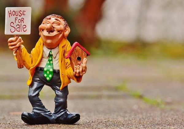 Comment déléguer la gestion de sa location à une agence immobilière ou à un gestionnaire en ligne ?